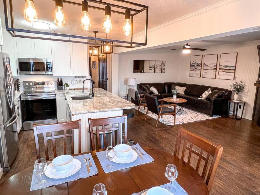 202D Summit - Completely Remodeled Modern Condo In Summit! สโนว์ชู ภายนอก รูปภาพ
