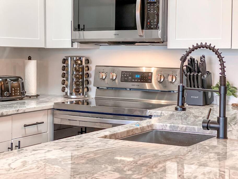202D Summit - Completely Remodeled Modern Condo In Summit! สโนว์ชู ภายนอก รูปภาพ