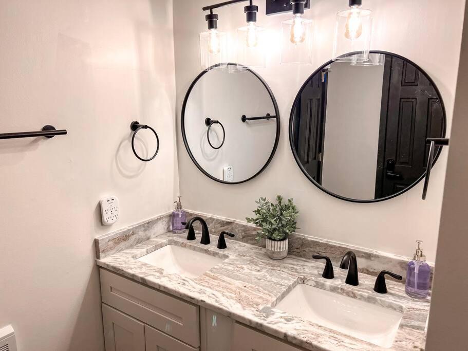 202D Summit - Completely Remodeled Modern Condo In Summit! สโนว์ชู ภายนอก รูปภาพ